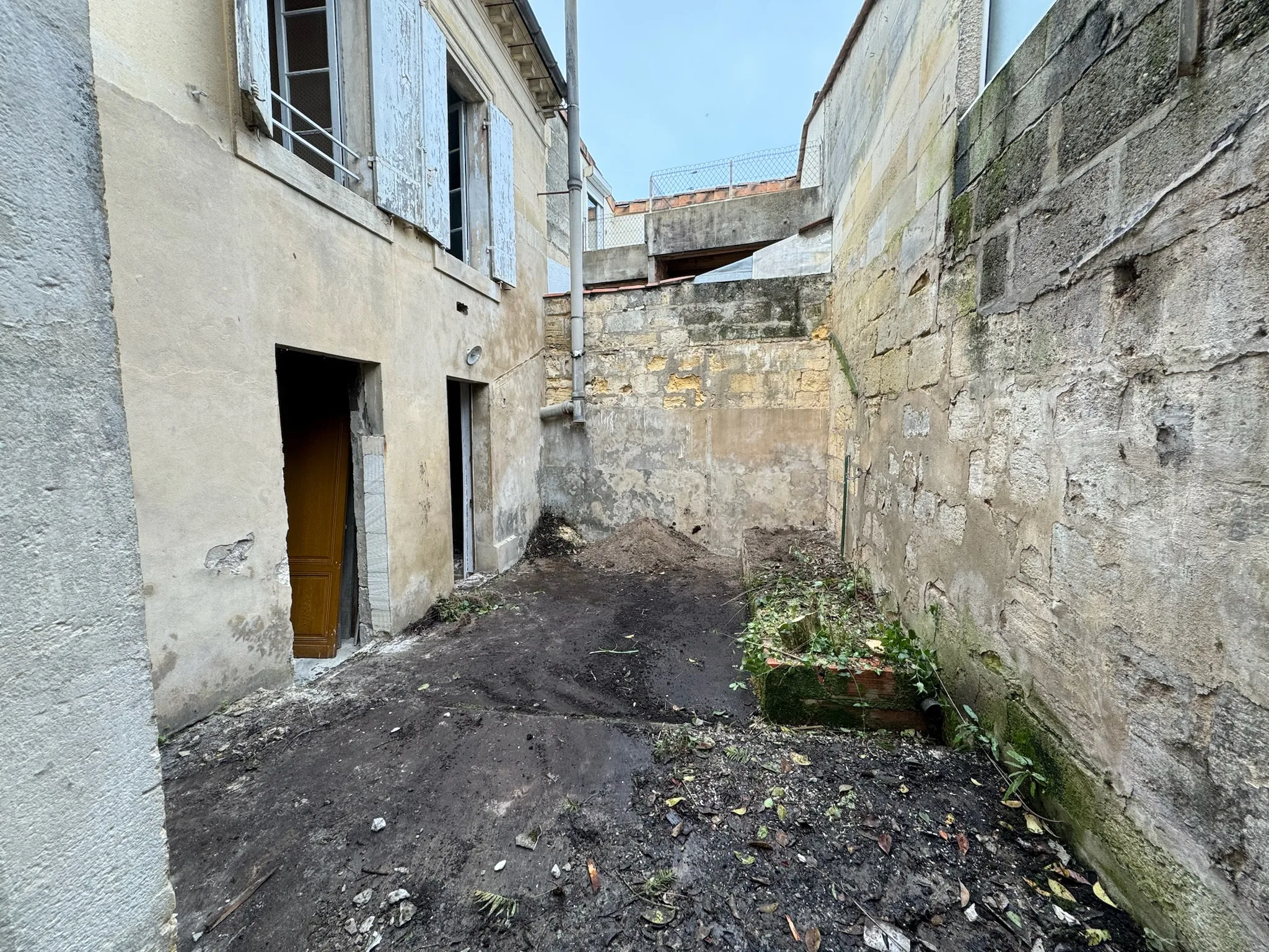 Cour en cours de restauration