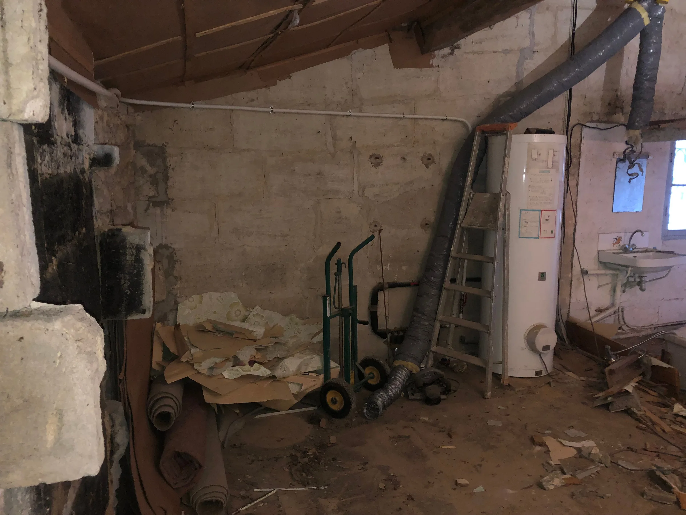 Création d'une salle de bain dans les combles - avant